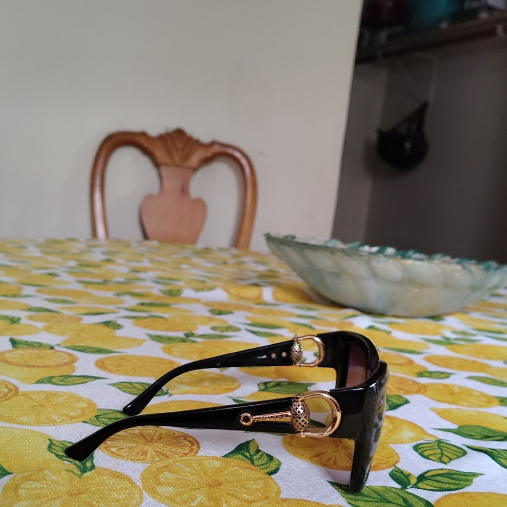 Elegant Black and Gold Women's Sunglasses